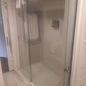 Habitación Estándar con 2 Camas Individuales